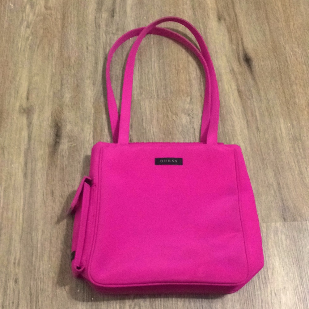 I am selling this post for $20 it’s from guess👛